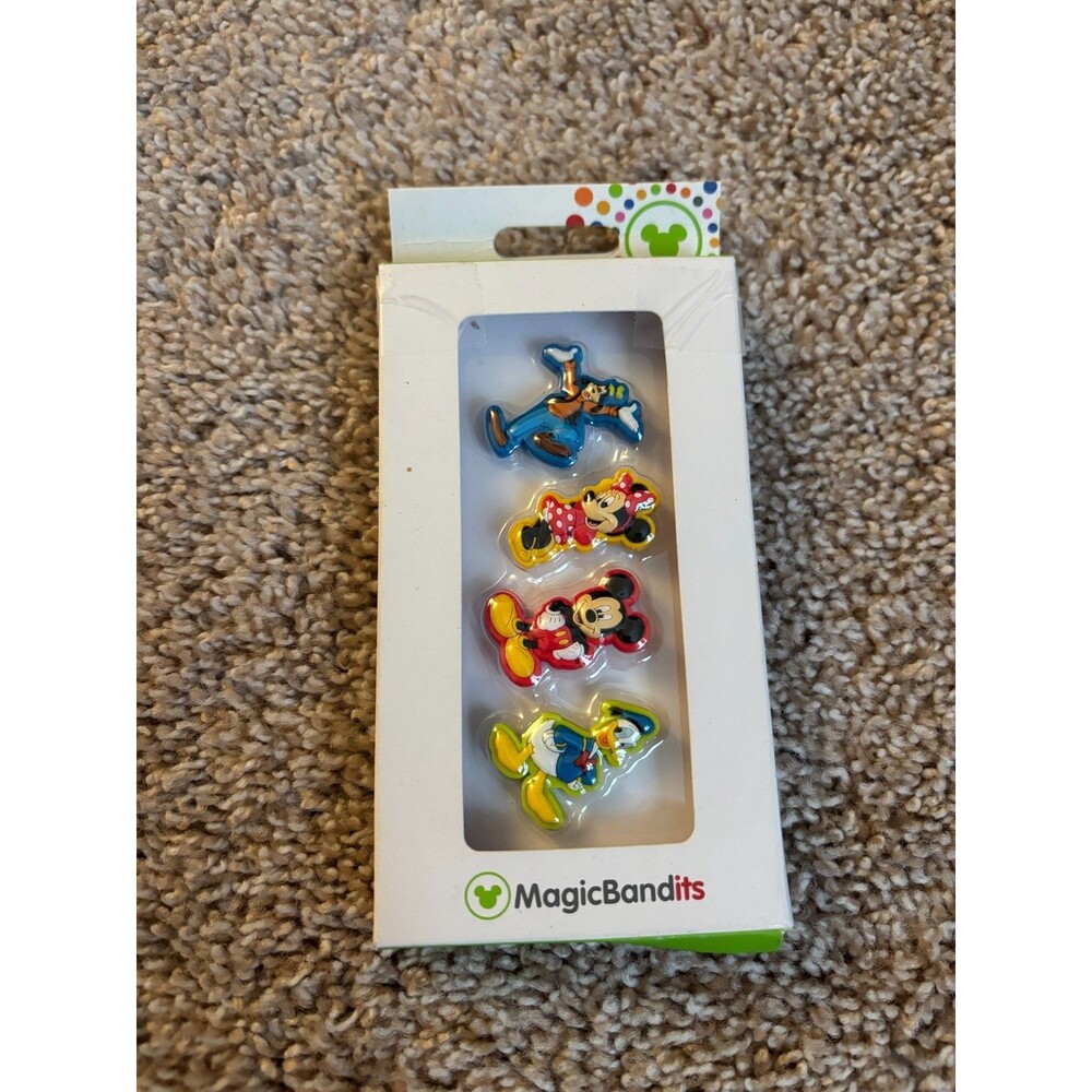 Disney Parks Magic Bandits Set Goofy Minnie Mickey Donald Duck HTF NWT